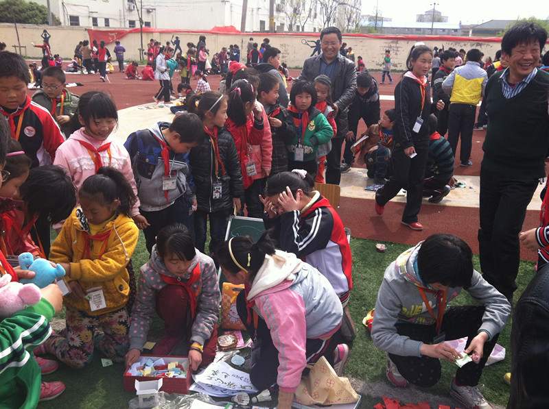 土桥小学举行跳蚤市场献爱心